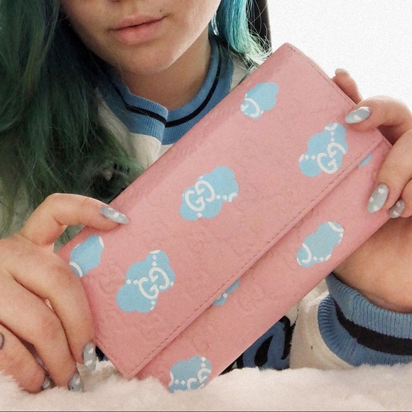 NFS Custom Gucci Cloud Wallet - Picture 2 of 5